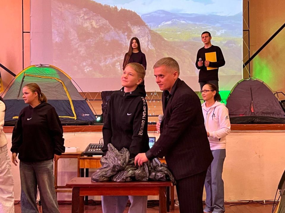 В Днепрорудненском индустриальном колледже состоялась конкурсно-развлекательная программа посвященная Всемирному дню туризма