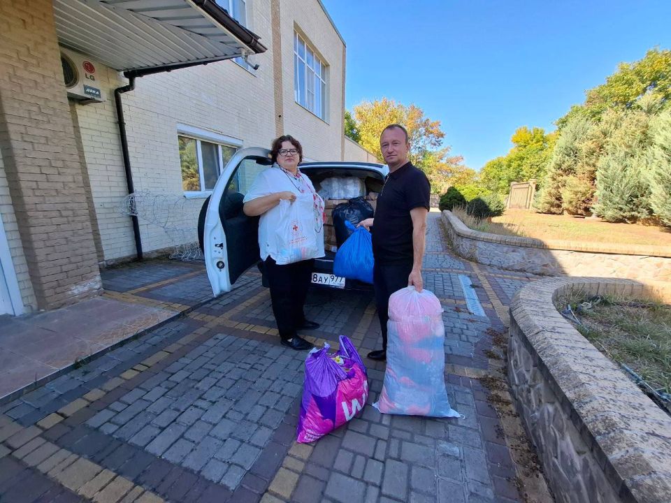 В Бердянске передали гуманитарную помощь эвакуированным семьям и приюту для бездомных