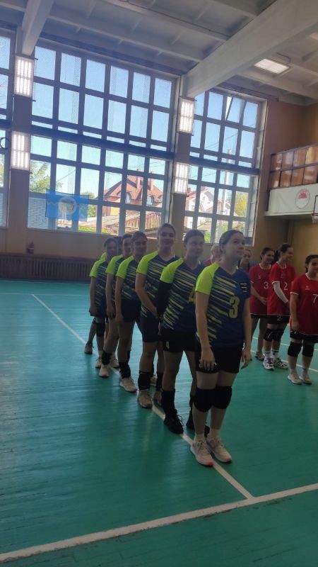 21.09.2025 в спортивном зале школы им. Назарова Е. И. состоялся Кубок по волейболу, посвящённый Дню города Бердянска!