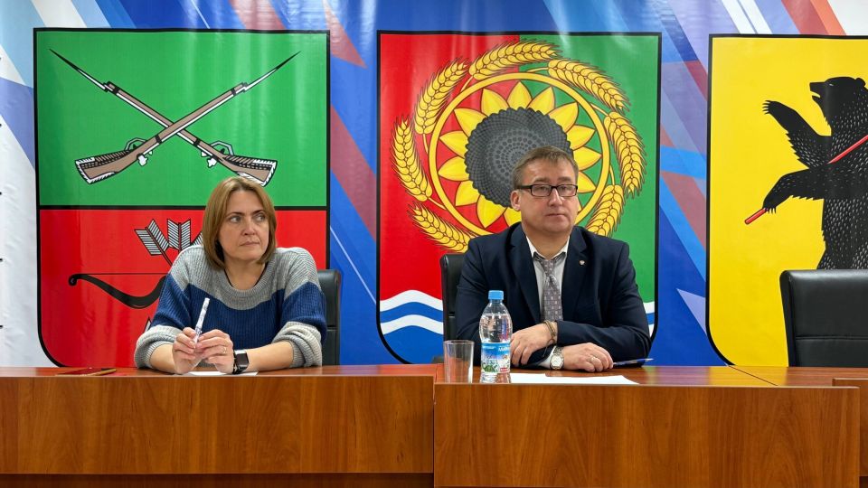 В Акимовском округе обсудили насущные вопросы и подвели итоги праздничных мероприятий