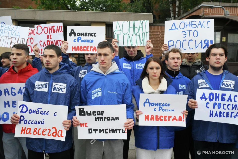 В Москве прошла акция ко Дню воссоединения Донбасса и Новороссии с Россией