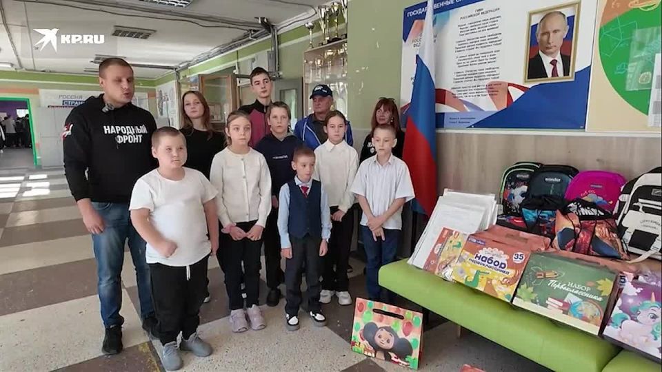 Школьники из запорожского атомграда получили подарки для учебы и творчества