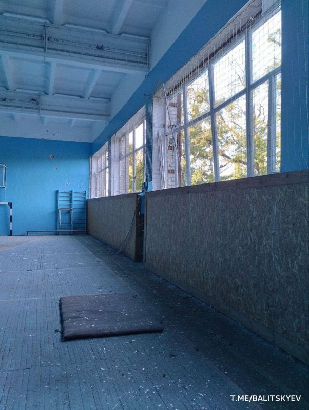 ВСУ нанесли удар по зданию профессионально-технического лицея в Васильевке, сообщил губернатор Запорожской области Евгений Балицкий