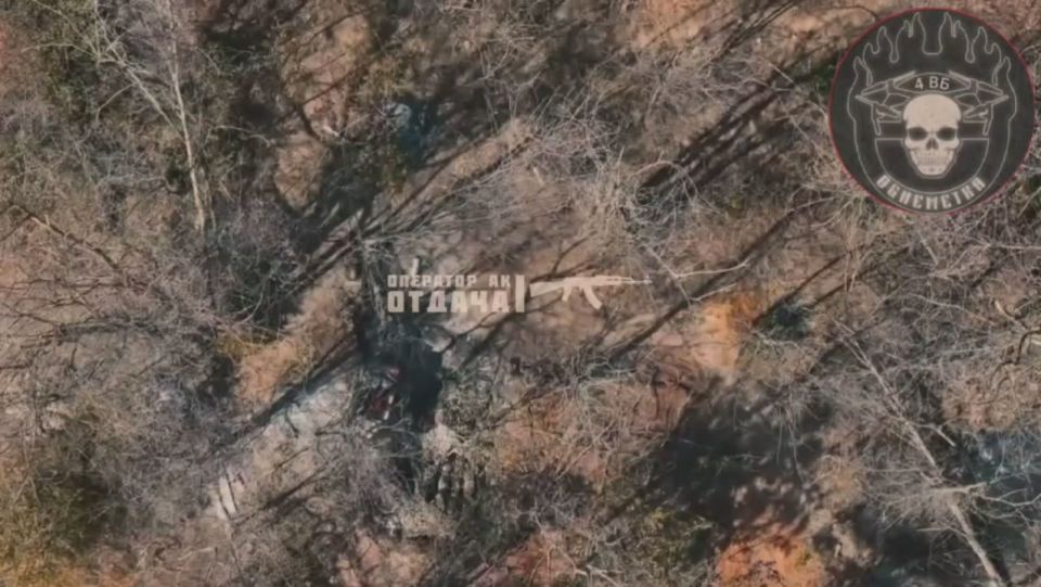 Операторы расчёта БПЛА группы "Огнемётка" 4ВБ ВС РФ ведут круглосуточный мониторинг и наносят высокоточные удары по выявленным позициям укронацистов в районе населённого пункта Орехов