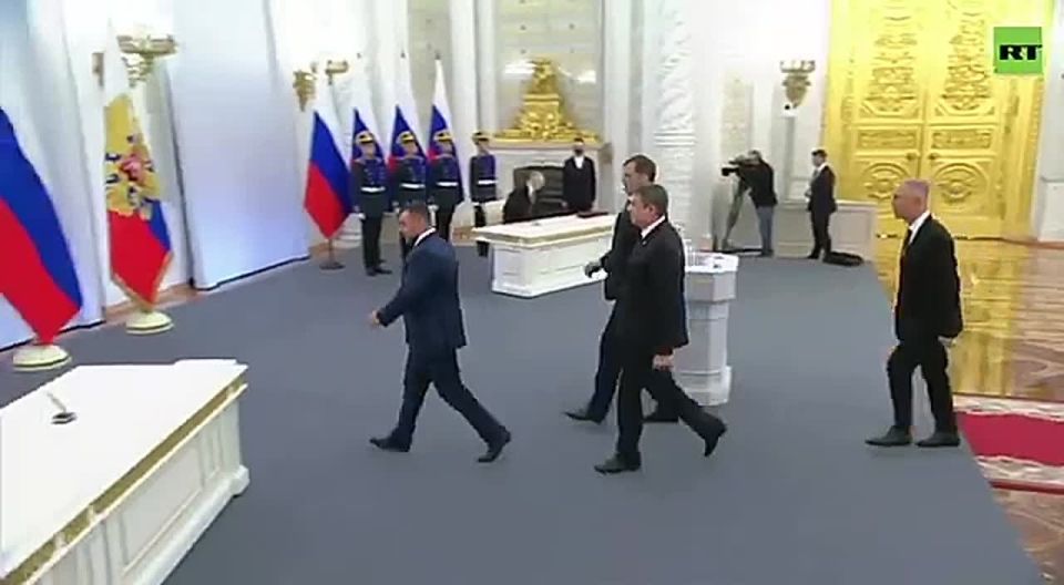 История...как это было.... Подписание договоров о вступлении в состав РФ новых территорий 30.09.2022 года Жители Донецкой и Луганской народных республик, а также Херсонской и Запорожской областей сделали свой однозначный...