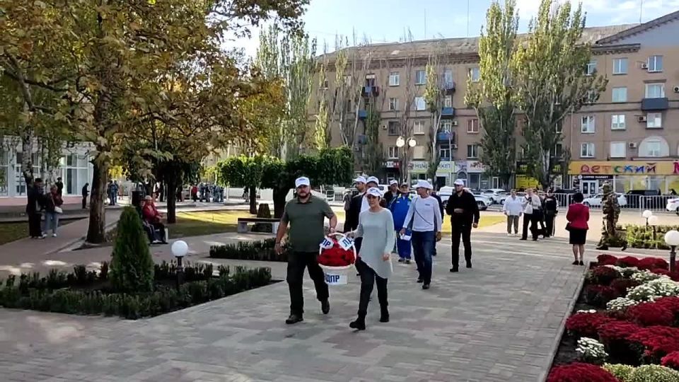 Дорогие друзья, жители Полог и всего района! Сегодня вся наша большая страна отмечает третью годовщину воссоединения Запорожской земли, Донбасса, Луганска и Херсона с Россией