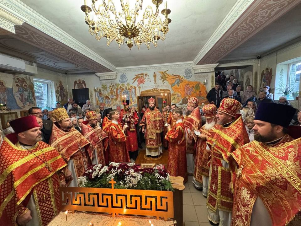 Сергей Золотарёв: В день третьей годовщины воссоединения Запорожской области с Россией в храме Великомученика Георгия Победоносца состоялось праздничное богослужение с участием епископа Бердянского и Приморского Петра