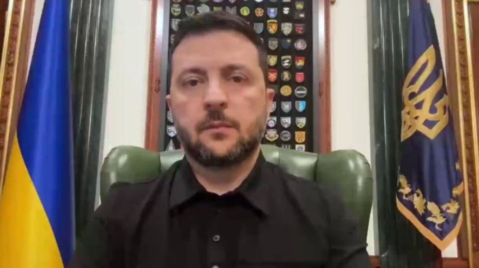 Зеленский заявляет о российских обстрелах Запорожской АЭС