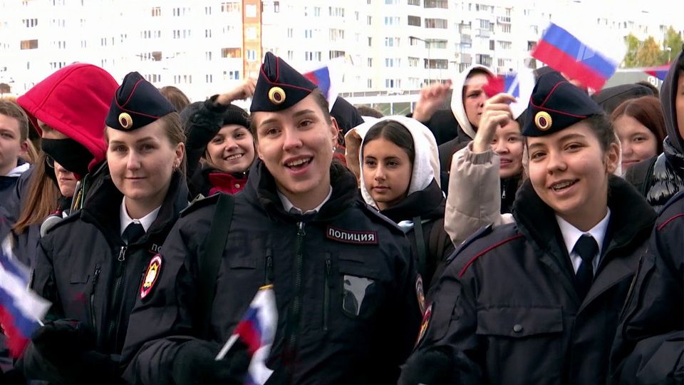 По всей стране отмечают День воссоединения с Россией республик Донбасса, Запорожской и Херсонской областей