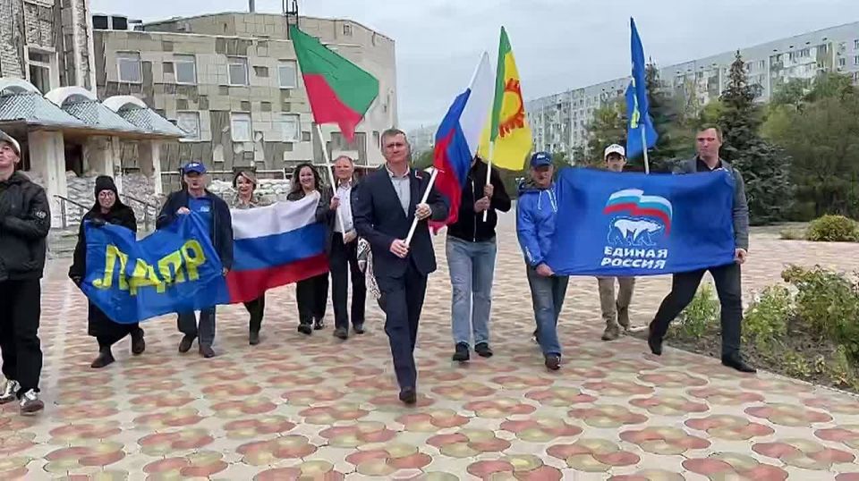 Депутаты города отметили День воссоединения с Россией торжественным шествием