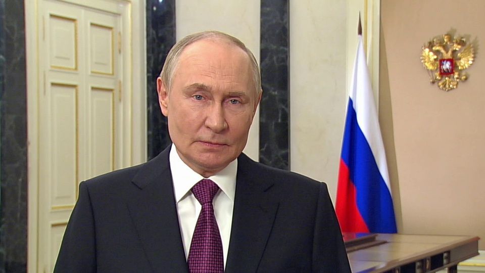 Владимир Путин поздравил россиян с Днем воссоединения с новыми регионами