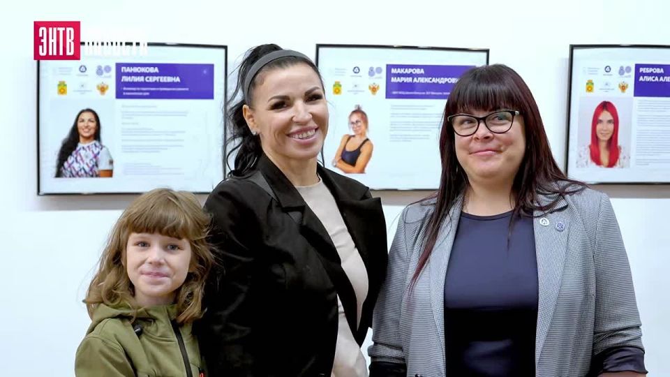 На этой неделе в нашем городе произошло поистине праздничное событие — на набережной открылась фотовыставка «Женские лица атомграда»