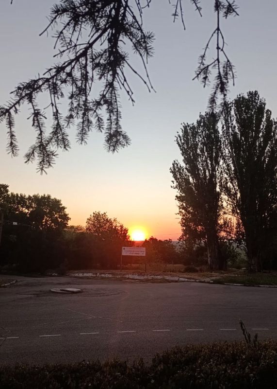 Ясного, солнечного, уютного доброго утра хотим пожелать вам от всего сердца! Пусть свежий воздух, наполненный тёплым и бодрящим ароматом вкусного завтрака, поможет настроиться на позитивное начало нового интересного дня