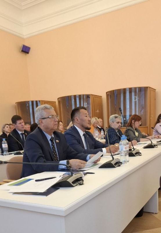 Виктор Емельяненко: В рамках рабочей поездки в Санкт-Петербург вместе с первым заместителем руководителя Аппарата Законодательного Собрания Запорожской области Ольгой Гудовой принял участие в ежегодном совещании по теме...