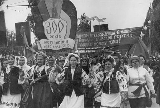 Михаил Онуфриенко: Ни одна из республик СССР, из расчета на одного жителя, не получила столь богатое приданое, как Украина