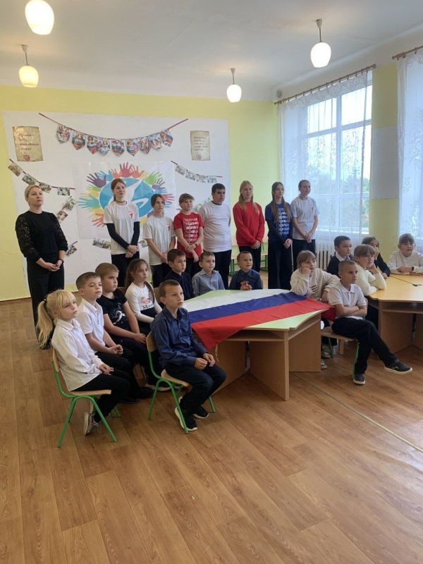 На этой неделе в рамках федерального проекта «Лица дружбы» состоялся телемост между учениками ГБУ ОО ЗО "Орловская СОШ" и ребятами МБОУ ЗАТО г. Североморск «СОШ № 7». Мероприятие было приурочено ко Дню воссоединения ...