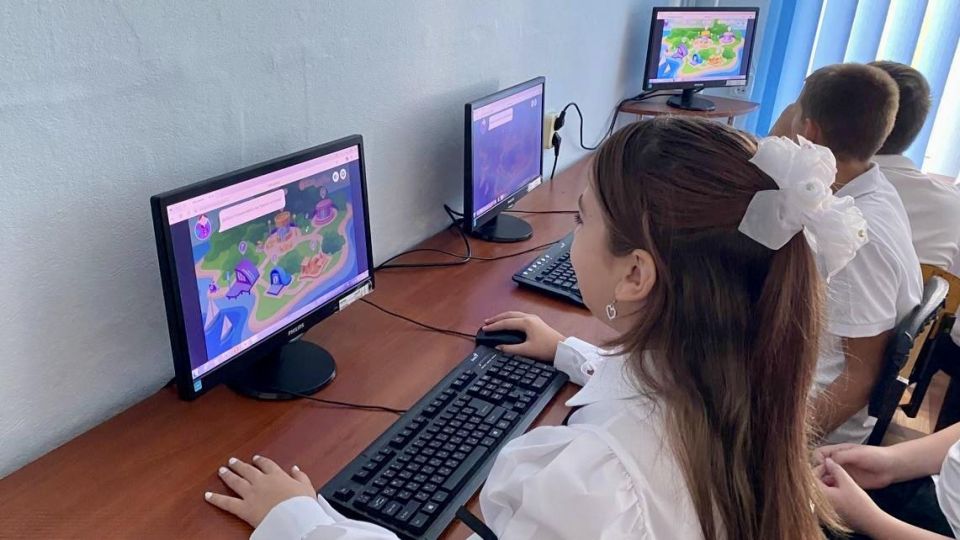 В школе №5 г.Токмак прошел «Урок цифры», посвященный передовой технологии – «ИИ-агентам»