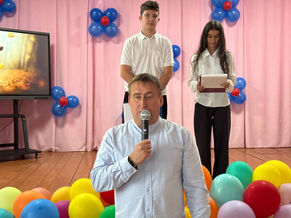 Сегодня в Таврийской СОШ №35 прошло торжественное мероприятие, посвященное Дню учителя!