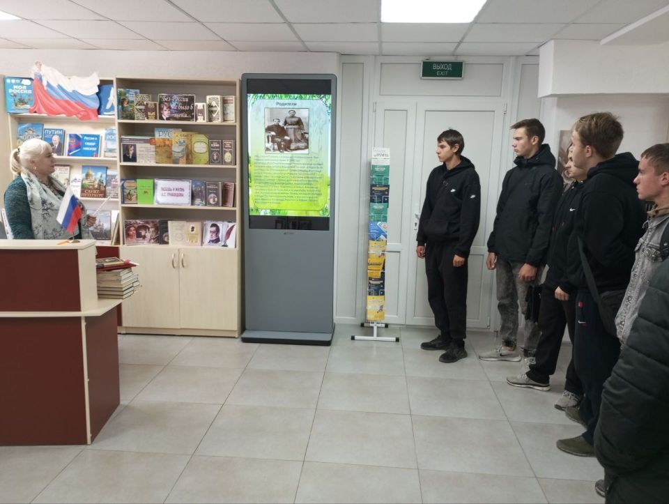 Библиотеки Токмакского муниципального округа провели цикл мероприятий к 130-летию со дня рождения великого русского поэта XX века Сергея Есенина