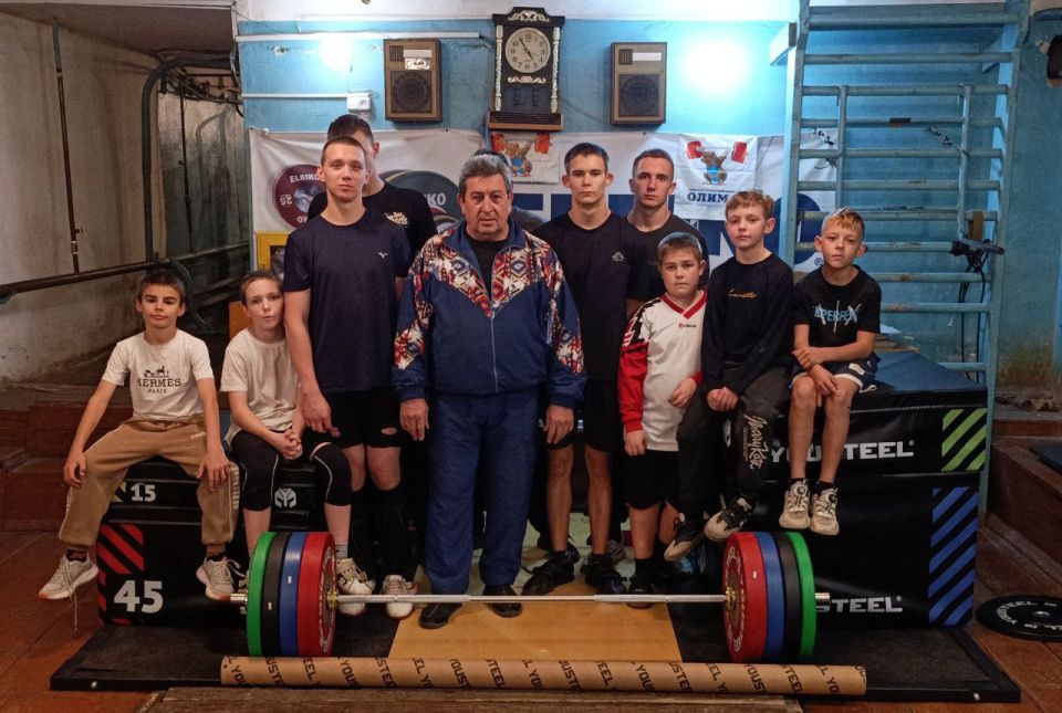 Для днепрорудненских спортсменов приобрели новый спортинвентарь