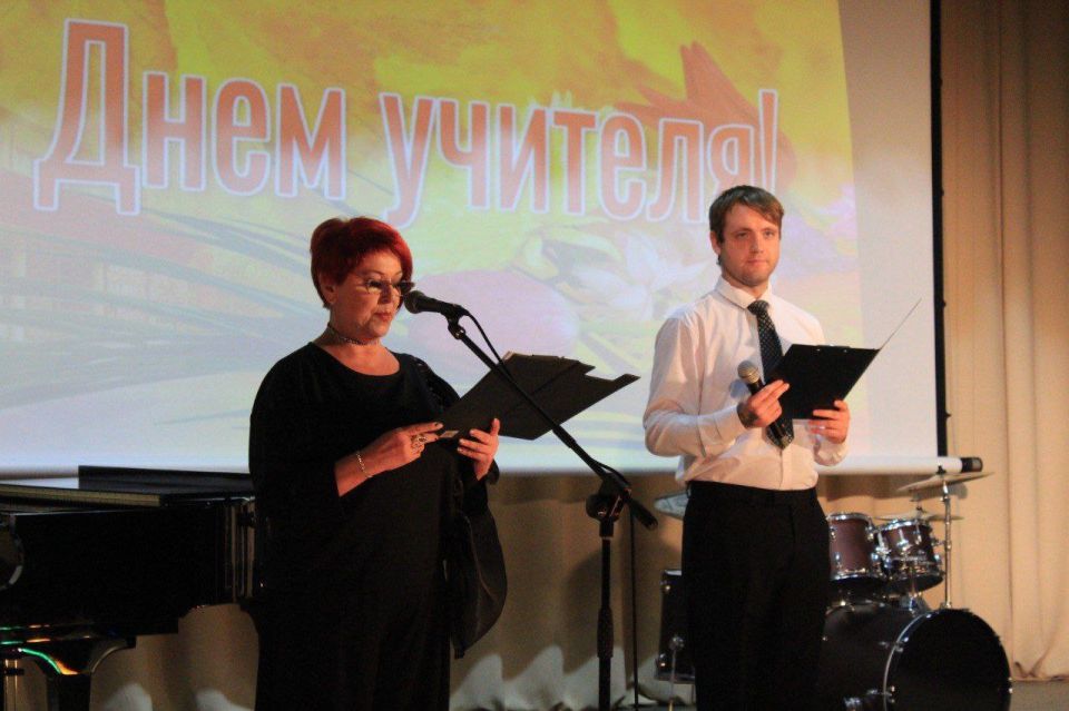 В Токмакской детской школе искусств состоялся незабываемый торжественный концерт, приуроченный ко Дню учителя!