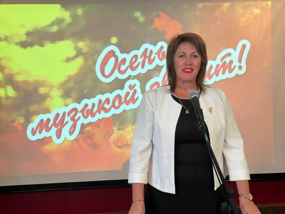 Сегодня в Акимовской детской школе искусств царила атмосфера настоящего праздника! Мы с радостью отметили сразу три замечательных события: День Учителя, День музыки и День первоклассника!