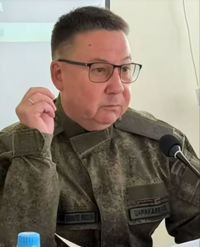 Виктор Емельяненко: Сегодня поздравления с днем рождения принимает генерал-майор юстиции, руководитель следственного управления Следственного комитета Российской Федерации по Запорожской области Александр Царакаев