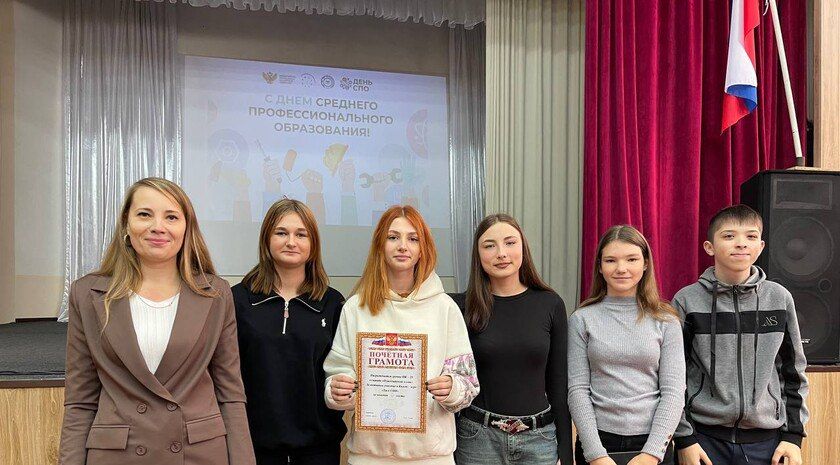 Молодежь Днепрорудного прошла квест ко Дню среднего профобразования