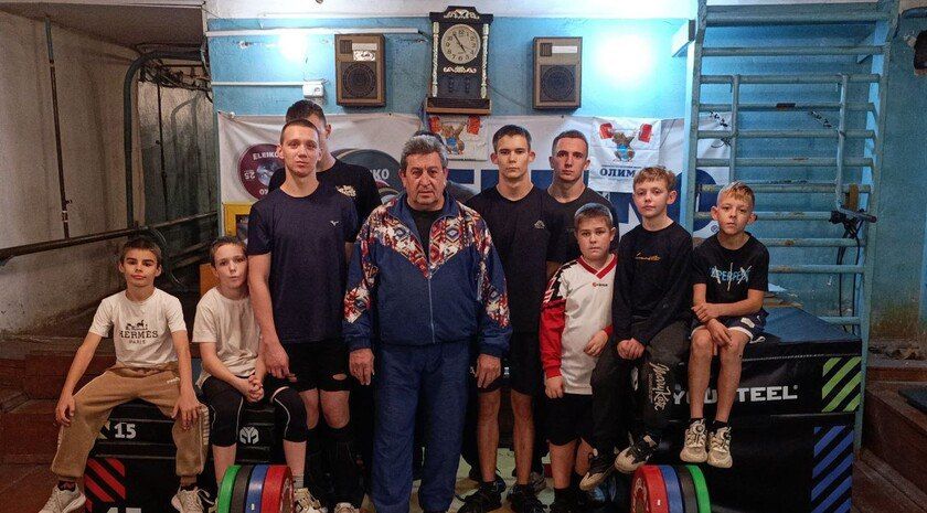 Для спортсменов из Днепрорудного закупили новый инвентарь для тренировок