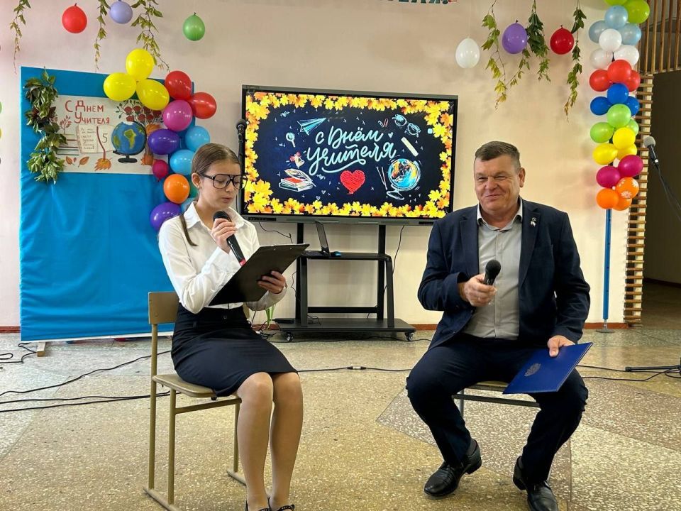 В пятницу, 3 октября, во «Владимировской средней школе №30»АР прошёл замечательный концерт, создавший атмосферу праздника в преддверии Дня Учителя! Мы от всей души поздравляем наших замечательных педагогов с наступающим...