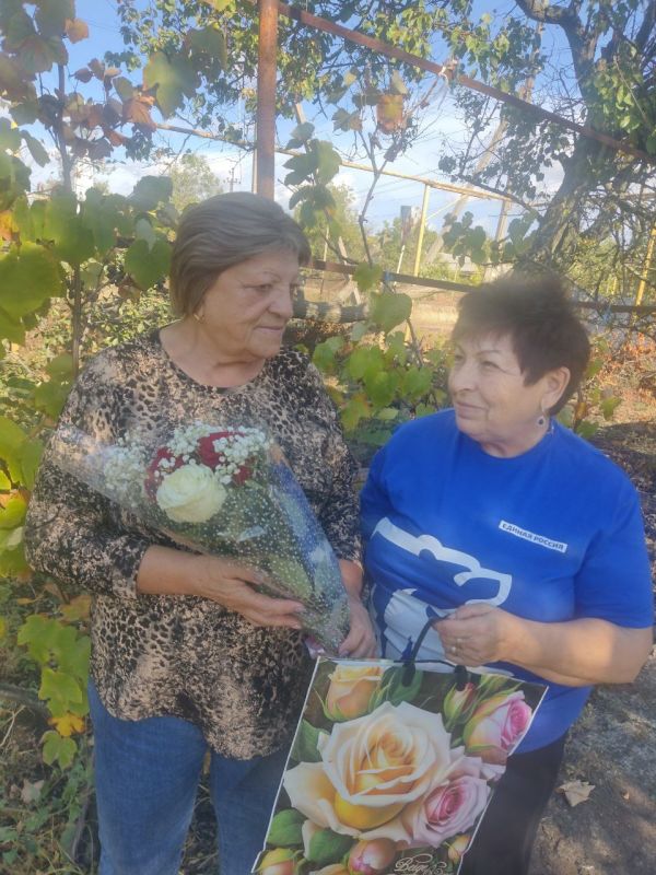 С любовью к русскому языку: поздравление педагогу Троянской СОШ от «Единой России»