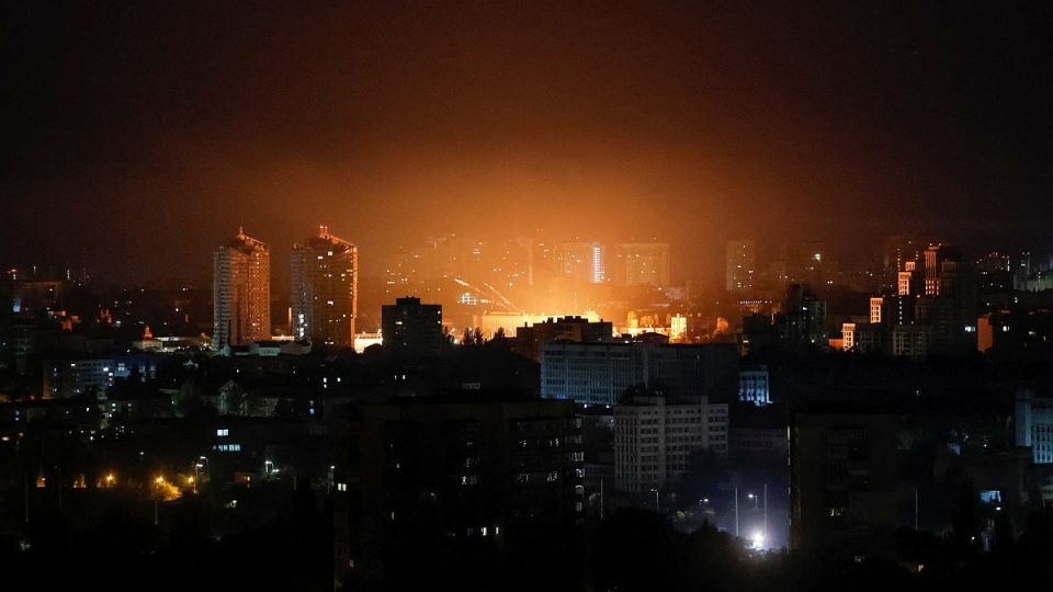 Над Львовом прогремели взрывы, очевидцы сообщают о большом столбе дыма