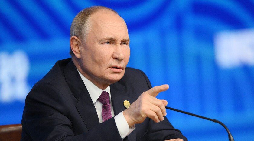 Путин поздравил педагогов России с Днем учителя