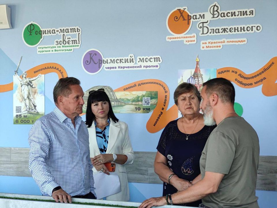 Виктор Кувайцев поздравил педагогов с их профессиональным праздником