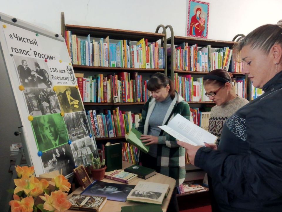 «Чистый голос России» – под таким названием в Новогоровской сельской библиотеке-филиале прошла литературная минутка, посвящённая 130-летию со дня рождения великого русского поэта Сергея Александровича Есенина