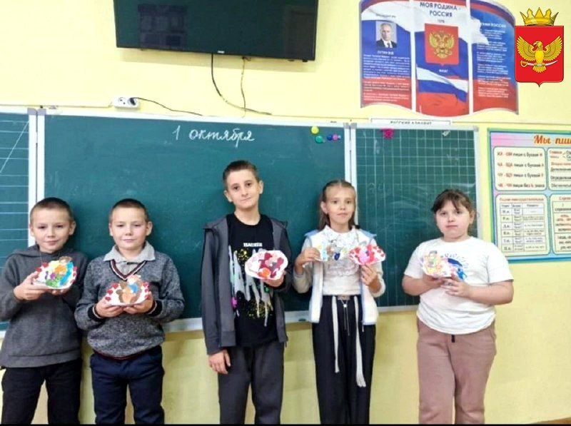 ФОТО ДНЯ. Ученики ГБУ ОО ЗО "Новоалексеевская школа-детский сад" вместе с любимыми бабушками и дедушками! Сделанные своими руками подарки ко Дню пожилого человека порадовали, удивили и показали безграничную детскую...