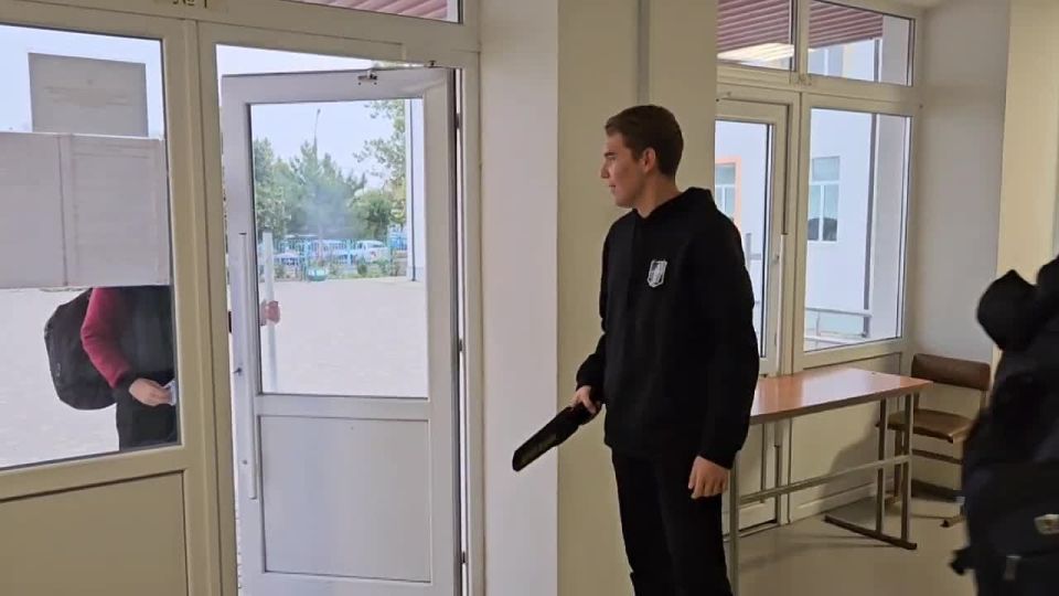 ВИДЕО ДНЯ. Ярко, креативно и тепло поздравили любимых учителей с профессиональным праздником ребята ГБУ ОО ЗО "СОШ №1" г. Приморск. С Днём учителя! Этот праздник — прекрасный повод выразить нашу благодарность и уважение...