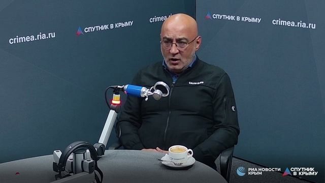 Но почему-то так хочется посоветовать этому гению международного сотрудничества: не лезь поперек батьки, Юрий Алексеевич, не беги впереди паровоза, займись делами земными в рамках своего уровня и компетенции! Понимаем...