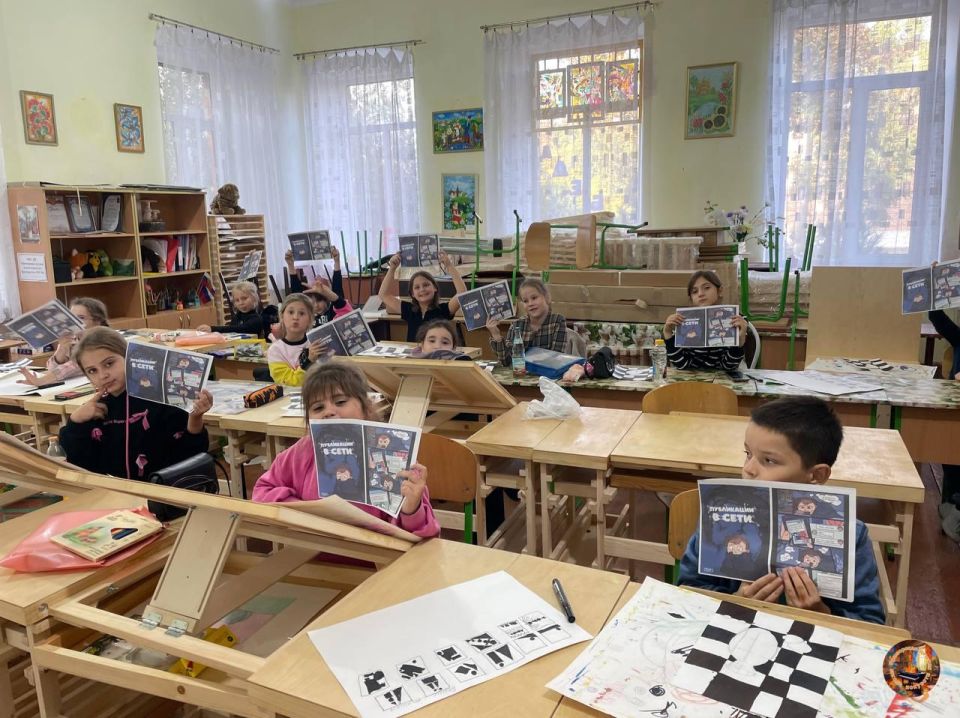 В Приморской детской школе искусств говорили о безопасности в интернете