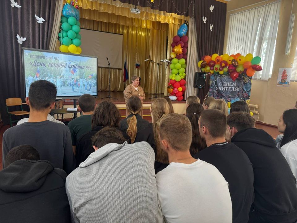 С целью повышения правовой культуры будущих избирателей и осведомлённости молодежи об особенностях проведения Референдума 2022 года председатель территориальной избирательной комиссии №4 провела "Исторический час" для...