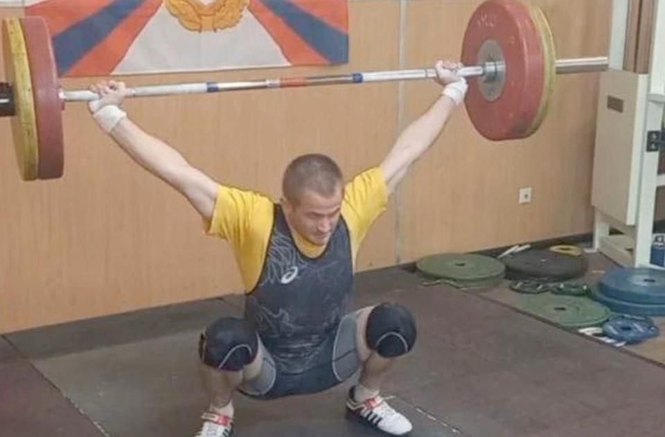 Запорожский спортсмен взял «золото» на турнире по тяжелой атлетике в Москве