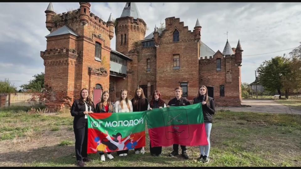 Сегодня активисты молодёжного движения "Юг молодой" поздравили Владимира Владимировича: