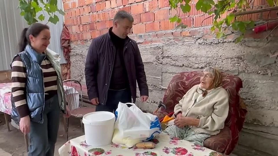 Активисты «Единой России» доставили гуманитарную помощь в рамках акции «Добрые дела — лучший подарок Президенту»