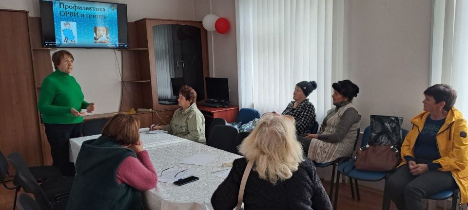 В Приморском центре общения старшего поколения проводят профилактику сезонных заболеваний