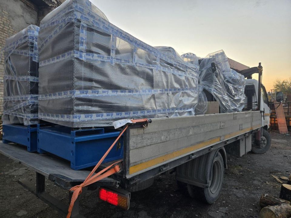 Из Мурманской области в Приморск доставили новые генераторы