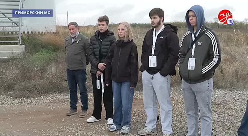 Для студентов Запорожской области провели экскурсию по ветроэнергетической станции в Приморском муниципальном округе