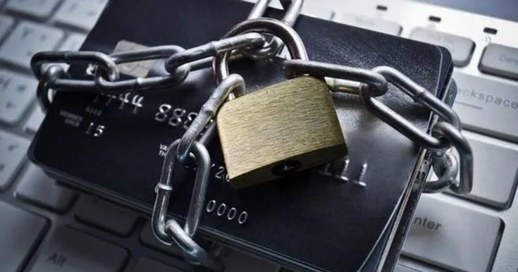 Банки имеют право блокировать операции или счета по трем основным причинам