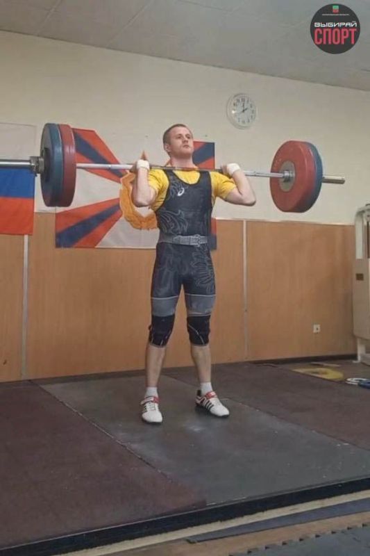 Наш спортсмен завоевал золото на турнире по тяжелой атлетике в Москве