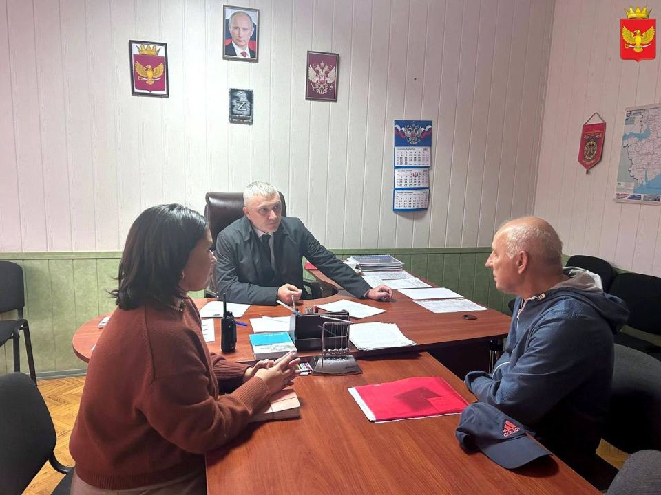 Очередной прием граждан по личным вопросам провел в пятницу, 10 октября, врио главы Приморского муниципального округа Андрей Козменко