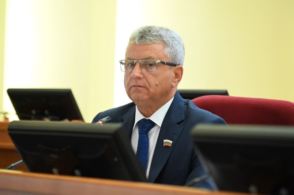 Трудящиеся Запорожской области поздравляют с днем рождения спикера регионального парламента Виктора Емельяненко